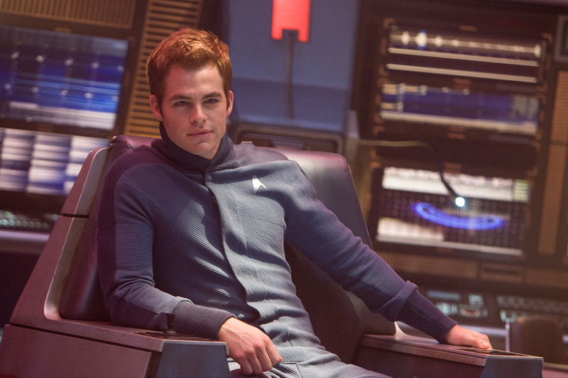 Illustration for article titled Chris Pine Isn't The Only Starfleet Officer Who Gets His Purty Face All Mangled